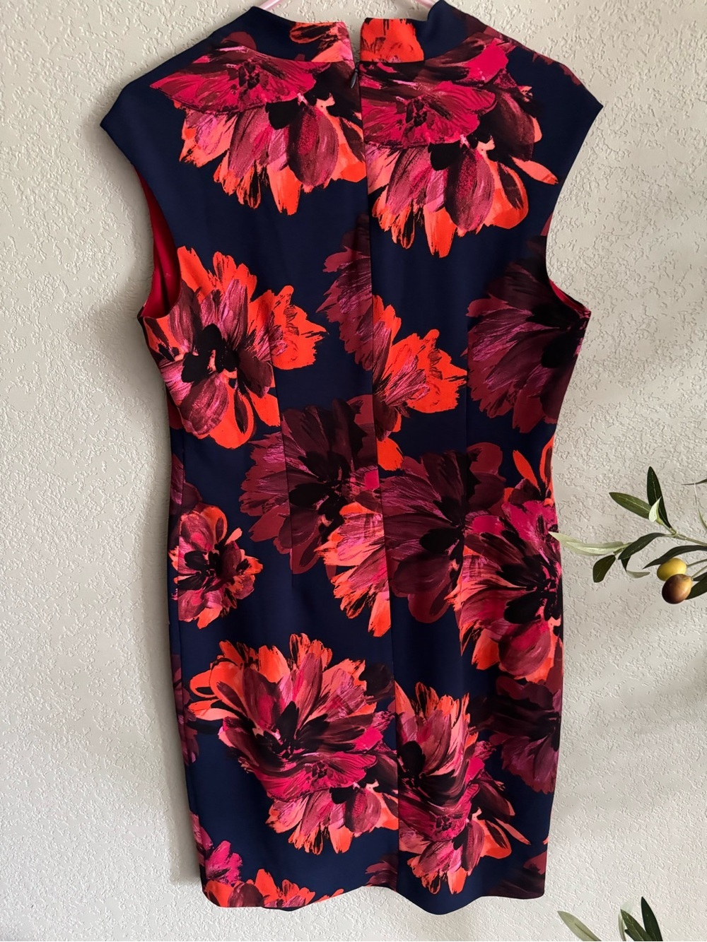 Maggy London Dress Womens 12 Navy Pink Floral V Neck Sheath Cocktail Wedding - Picture 5 of 6